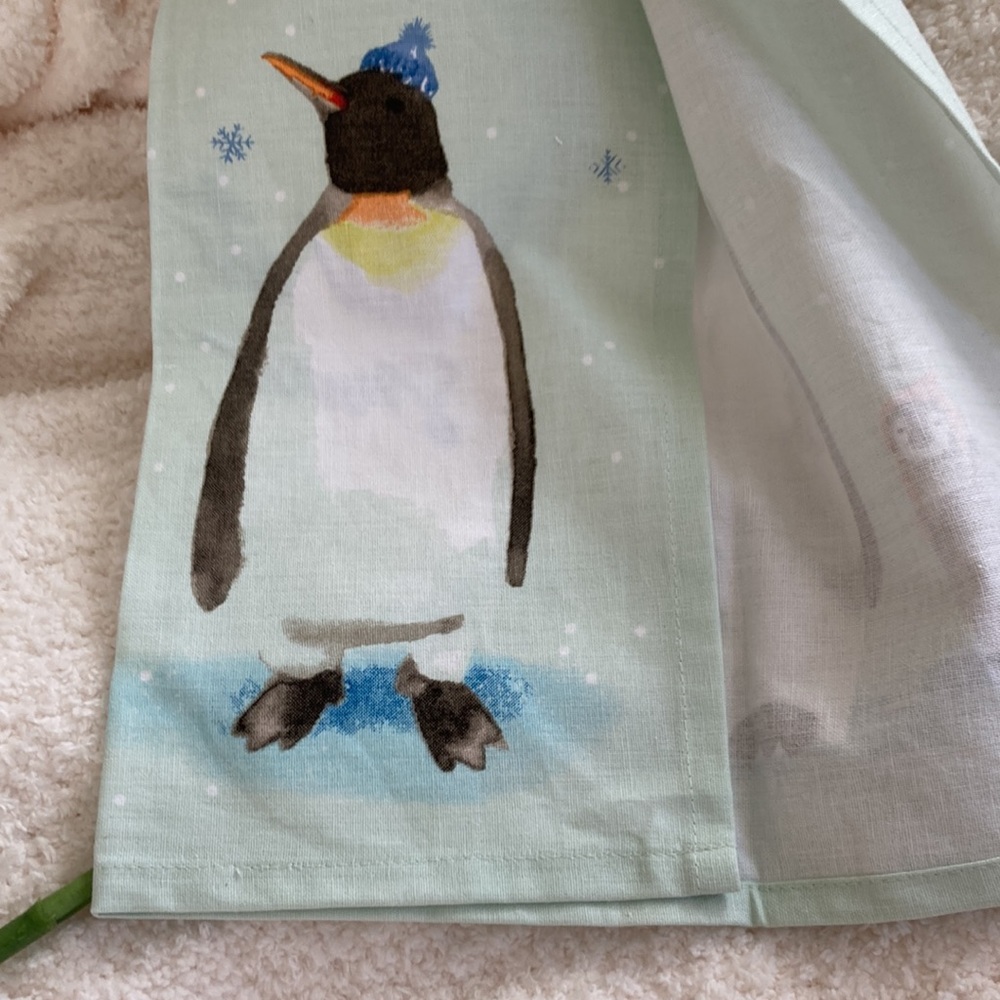 Towel from💕Anthropologie… Holiday edition.. let it snow💕 - Picture 5 of 12